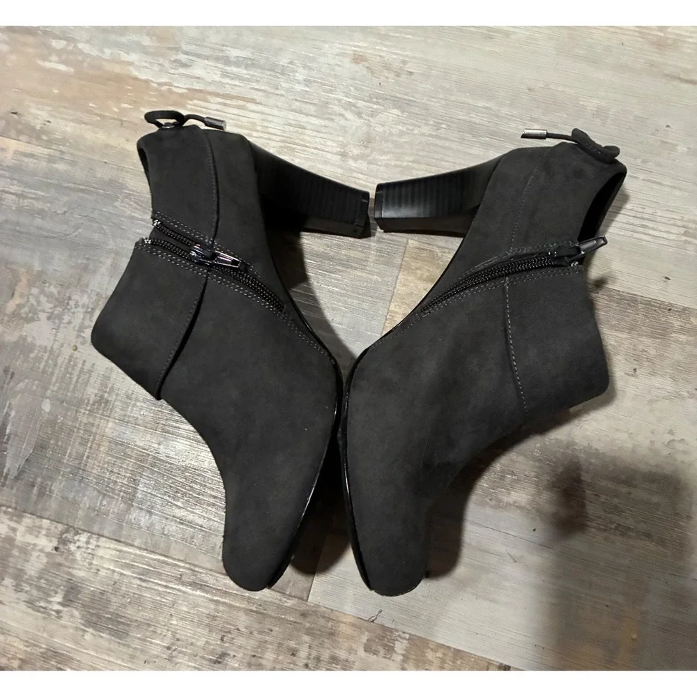 Coach and Four Womens Black Faux Suede Ankle Boots Block Heel Bow Back Size 9
